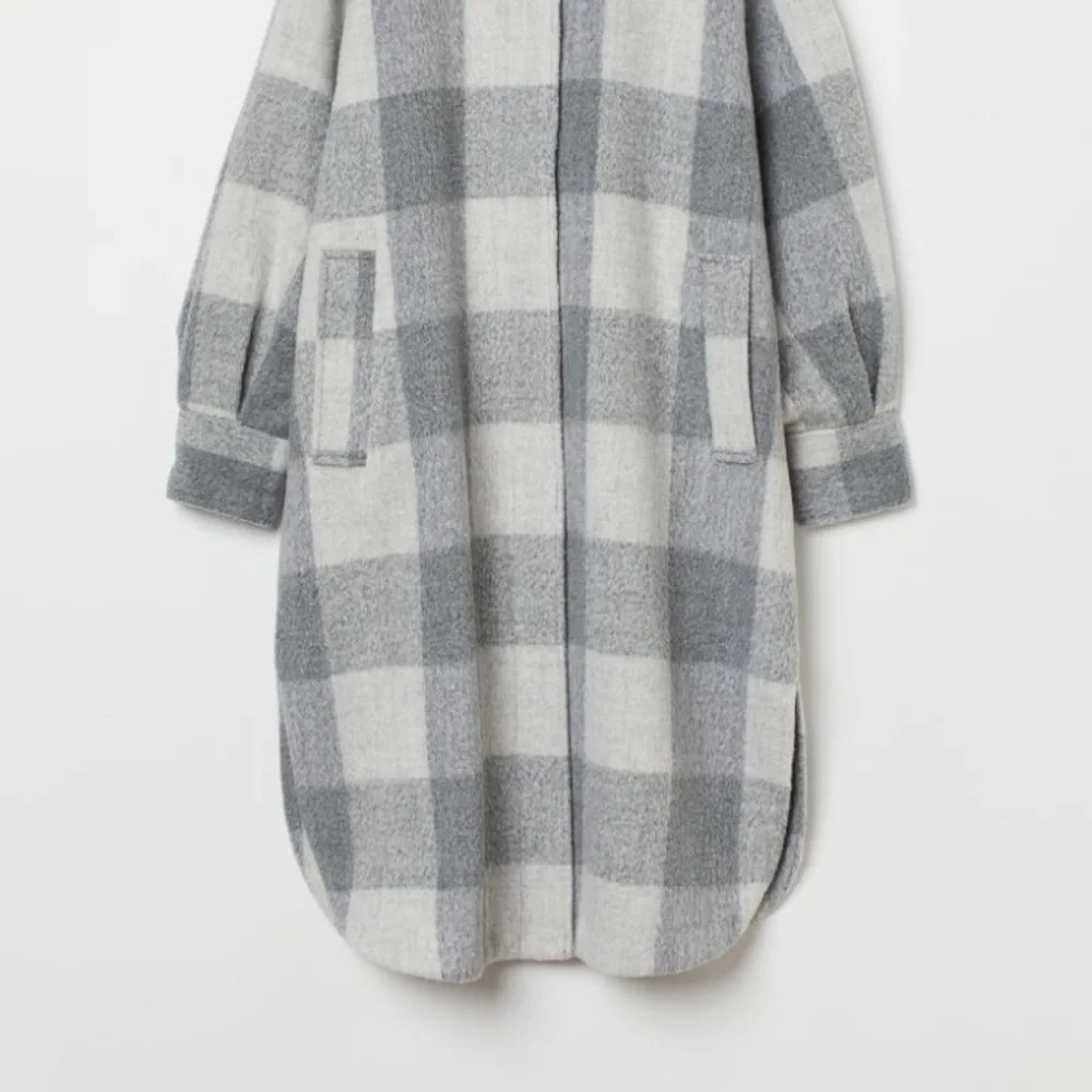 H&M • BLOGGERS FAVORITE Long Oversized Shacket Coat in Gray & White Plaid - Picture 4 of 16